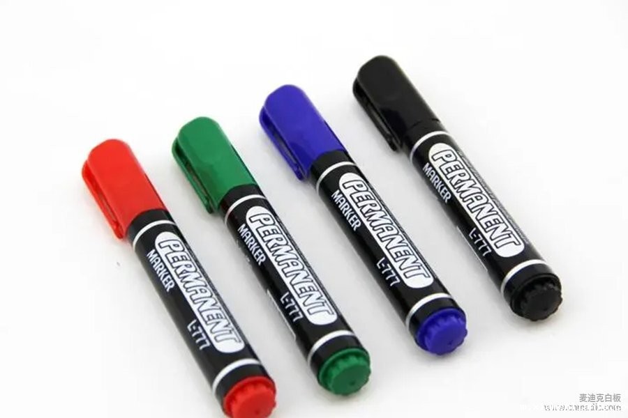 「白板百科」用记号笔在白板上写字会怎么样？会擦不掉。
